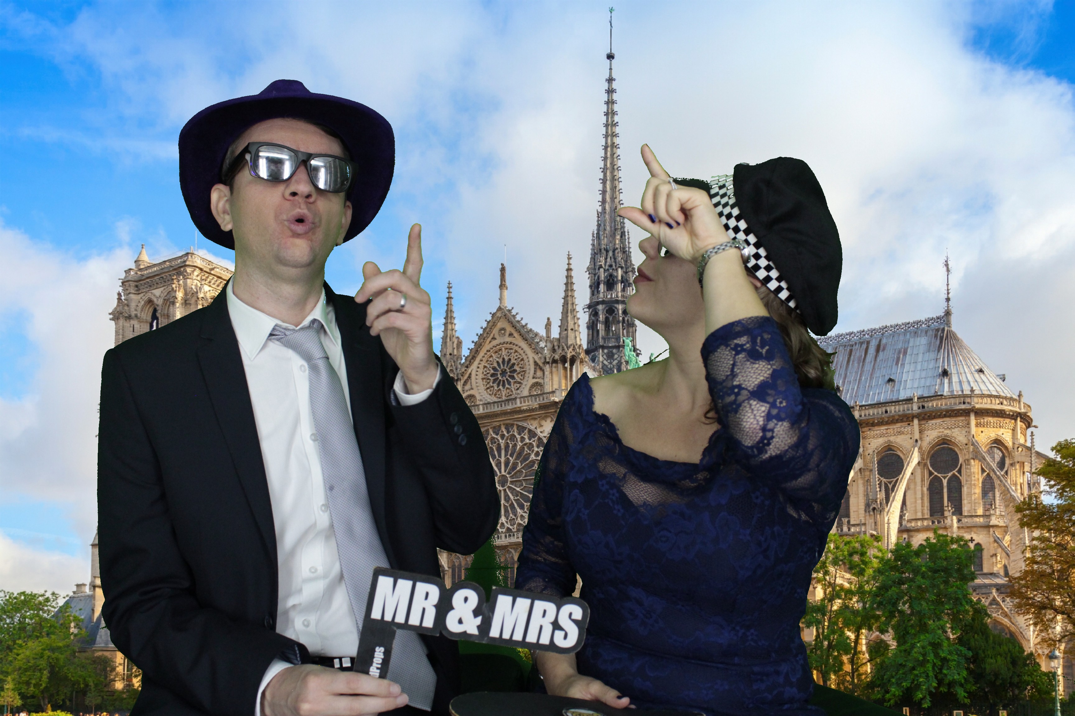 Mr & Mrs Brooks | View more photos from the event at gallery.myphotoboothexperience.co.uk/u/MyPhotoBoothExperienceLtd/Mr-Mrs-Brooks